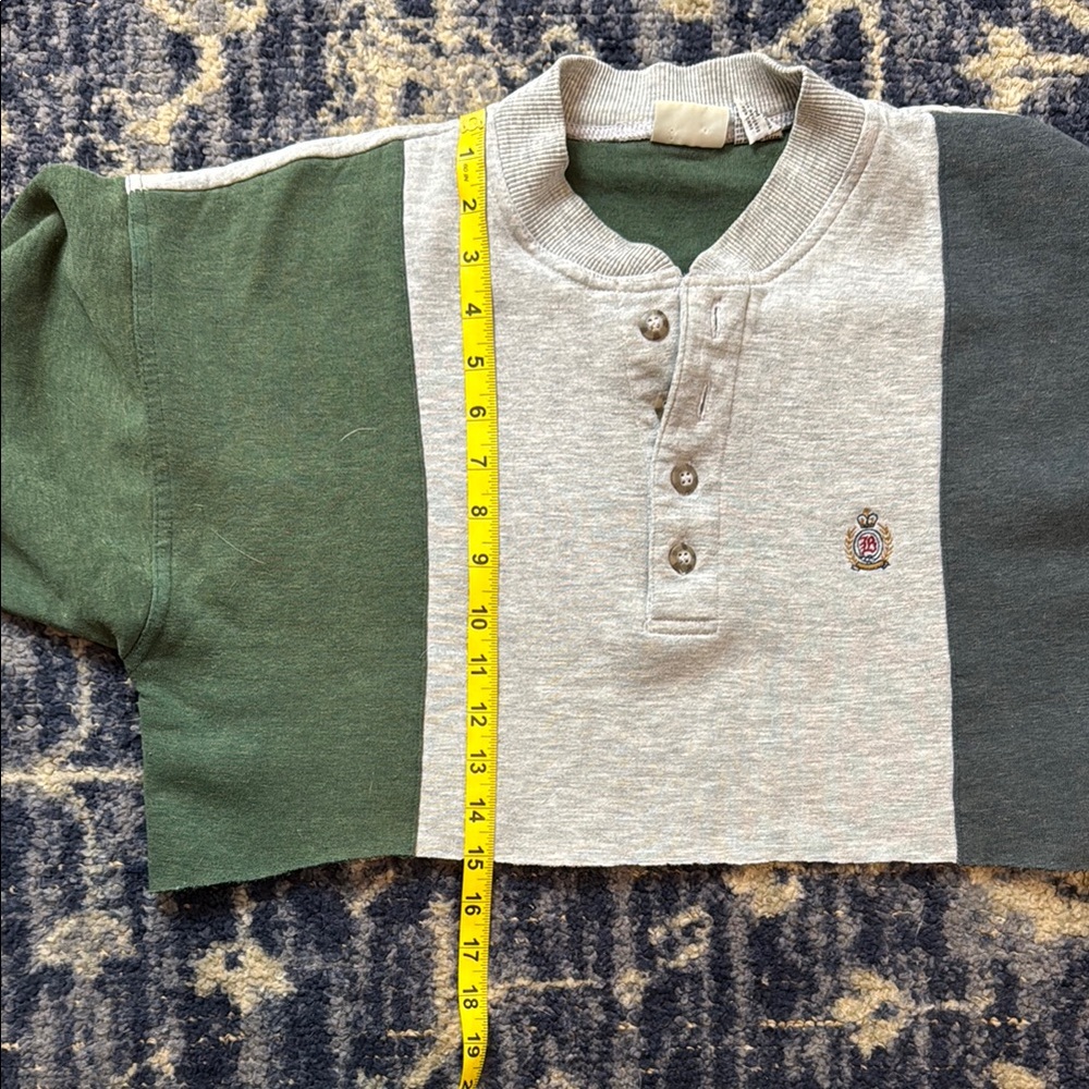 Colorblock Cropped Henley Sweatshirt - Picture 6 of 6